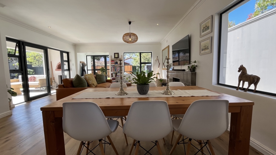 5 Bedroom Property for Sale in Clovelly Western Cape